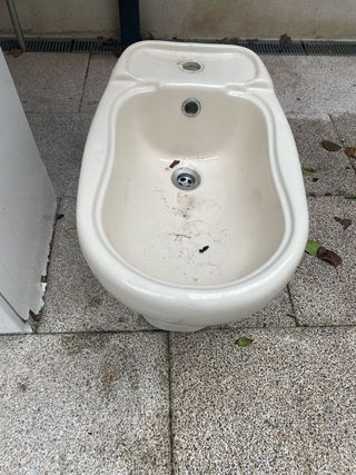 Móvel casa de banho branco com espelho