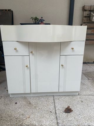 Móvel casa de banho branco com espelho