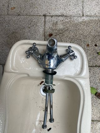 Móvel casa de banho branco com espelho