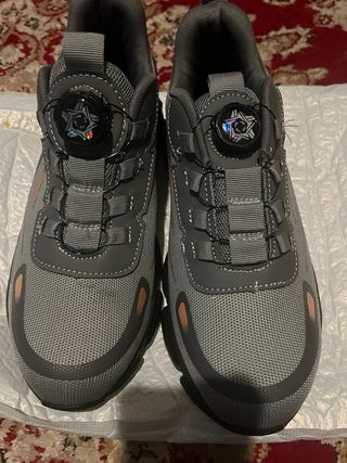 Zapatos de trabajo grises