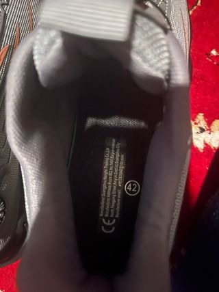 Zapatos de trabajo grises