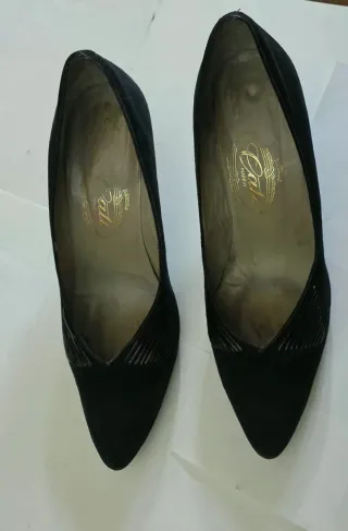 Zapatos de ante negro tacón alto