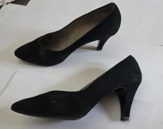 Zapatos de ante negro tacón alto