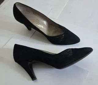 Zapatos de ante negro tacón alto