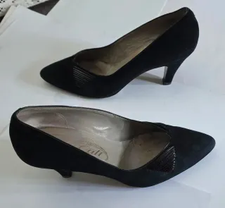 Zapatos de ante negro tacón alto