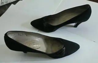 Zapatos de ante negro tacón alto