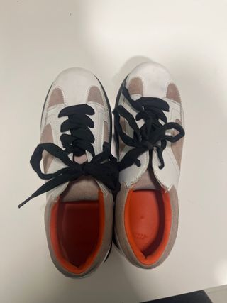 Zapatillas Zara Beige y Blancas