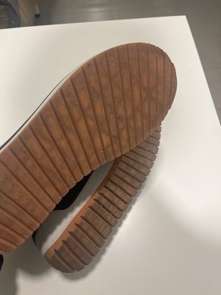 Zapatillas Zara Beige y Blancas