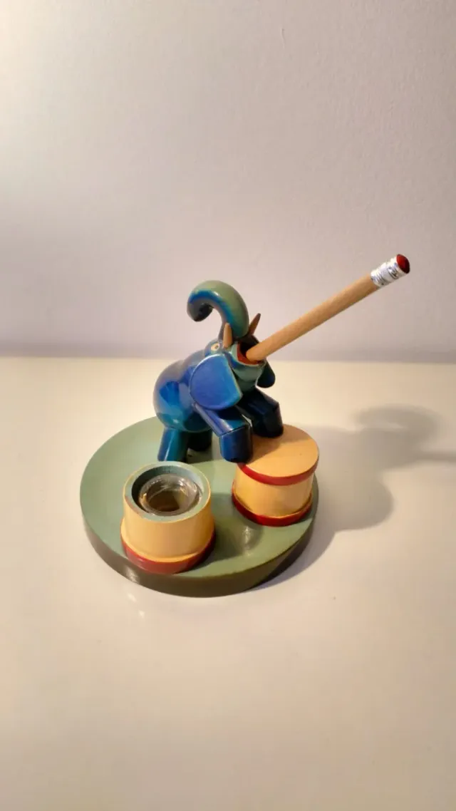 Escribania de madera vintage,  elefante