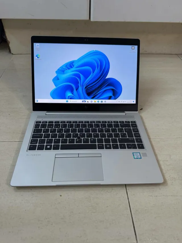 Ordenador portátil HP Elitebook i5 8 GENERACIÓN.