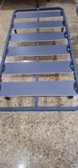 Somier con patas 90cm metálico con lamas de madera