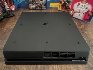 PS4 Slim+mando+5 Juegos+cables+caja. impecable.