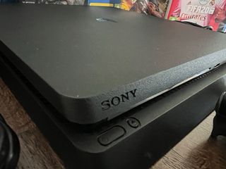 PS4 Slim+mando+5 Juegos+cables+caja. impecable.