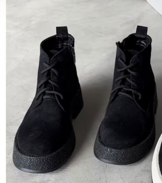 Botines negros de ante natural