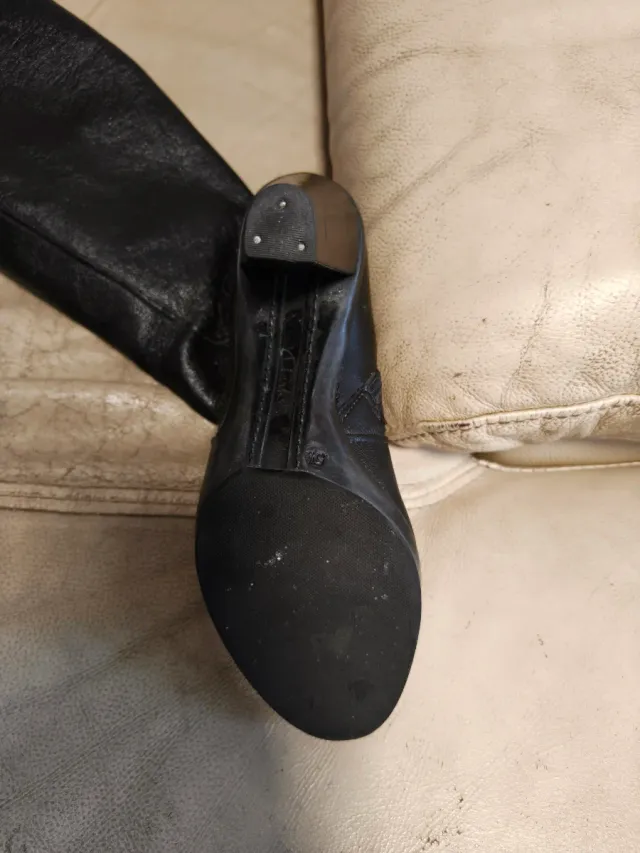 Botas altas de piel negras