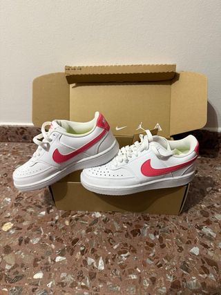 Zapatillas Nike Blancas y Rosas
