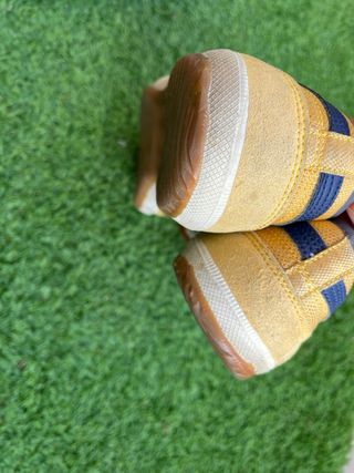 Zapatillas Asics Retro Amarillas y Azules