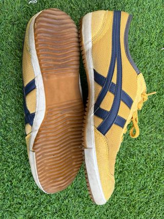 Zapatillas Asics Retro Amarillas y Azules