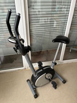 Bicicleta Estática Gris y Negra