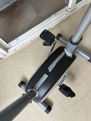 Bicicleta Estática Gris y Negra