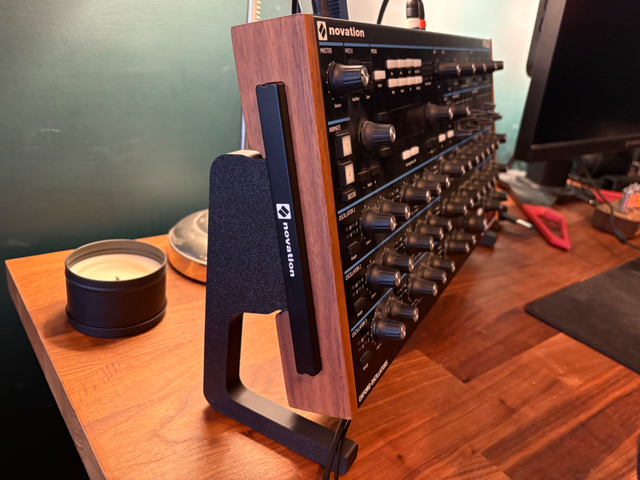 Soporte Novation Peak Sintetizador