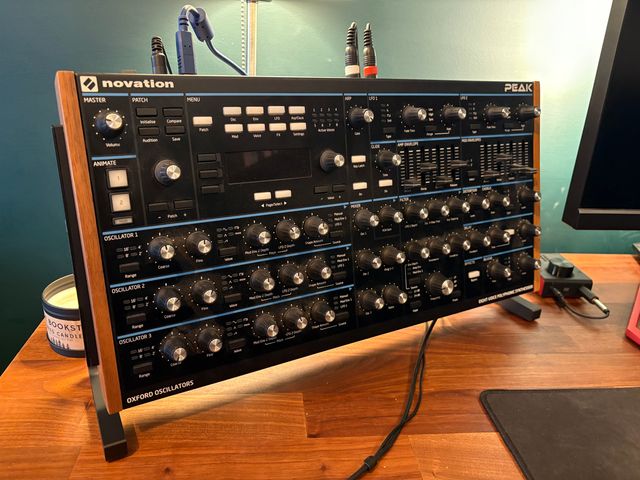 Soporte Novation Peak Sintetizador