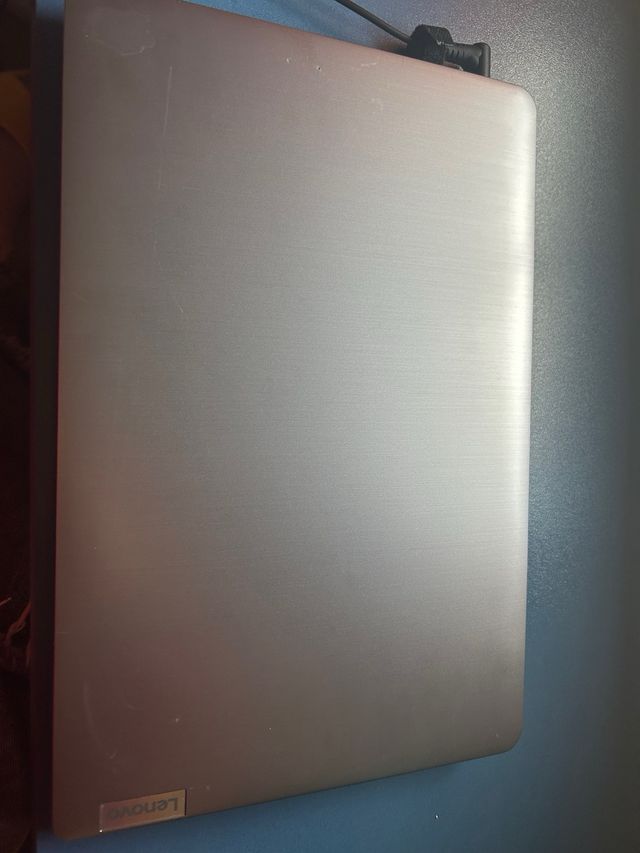 Ordenador portátil Lenovo gris