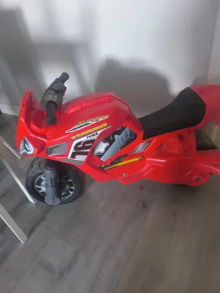 Moto de batería roja para niños