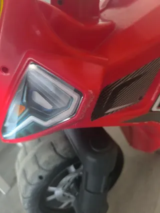 Moto de batería roja para niños