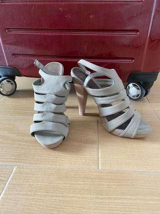 Sandalias de tacón beige