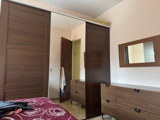 Armario puertas correderas + mesita