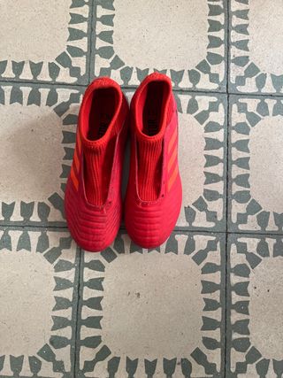Zapatillas Fútbol Adidas Predator Rojas. Talla 32.