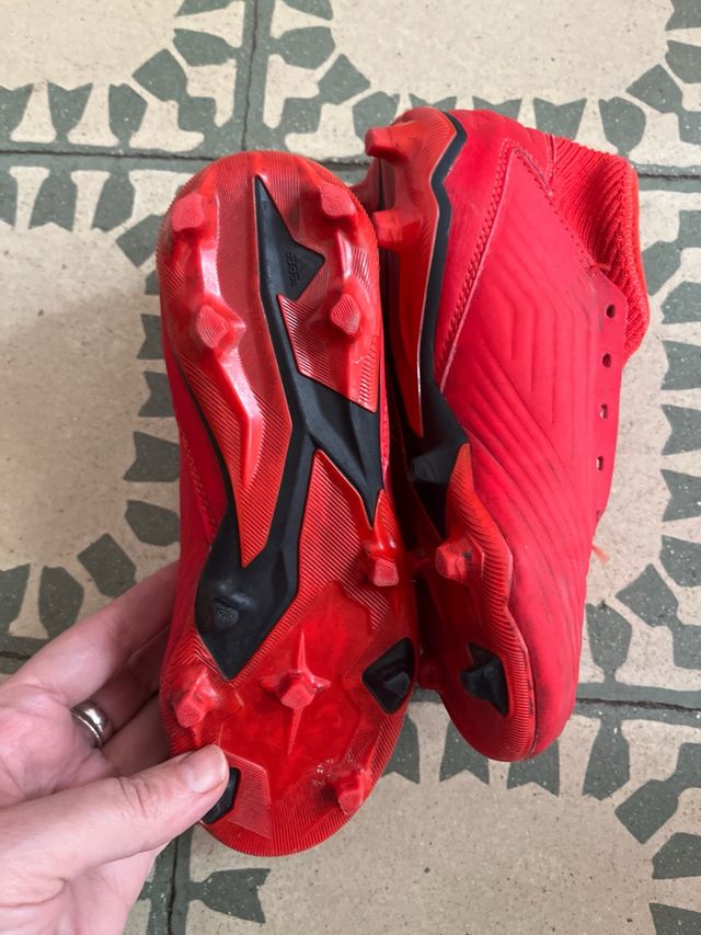 Zapatillas Fútbol Adidas Predator Rojas. Talla 32.