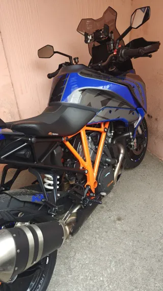 KTM 1290 SUPERDUKE GT Motocicleta