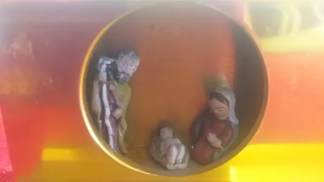 Pesebre Metálico Dourado