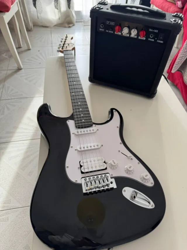 Guitarra Eléctrica Negra + Amplificador