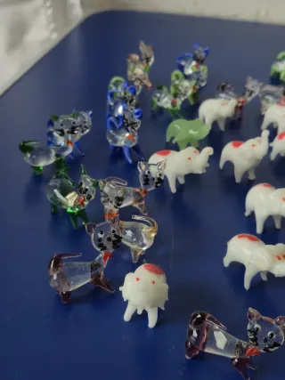 Lotto 51 oggettini in vetro