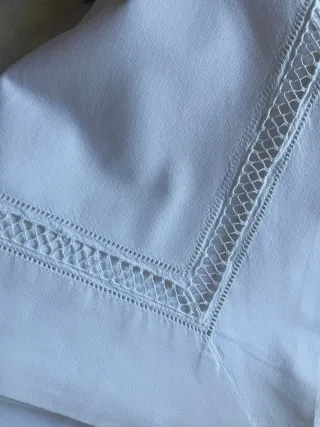 Lenzuolo antico in tessuto bianco