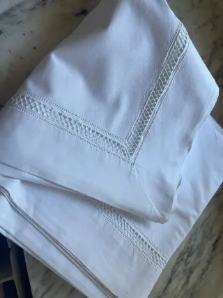 Lenzuolo antico in tessuto bianco