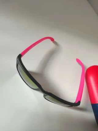 Occhiali da sole per bambini neri e rosa