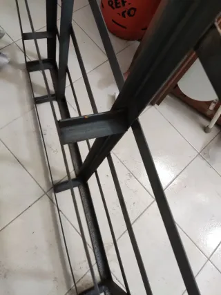 Palet de hierro resistente.