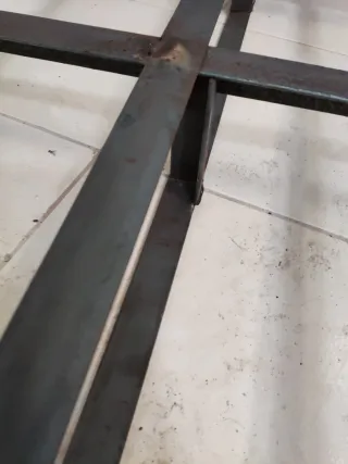 Palet de hierro resistente.