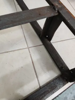 Palet de hierro resistente.