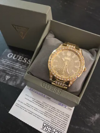 Reloj Guess Dorado con Cristales