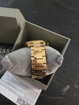 Reloj Guess Dorado con Cristales