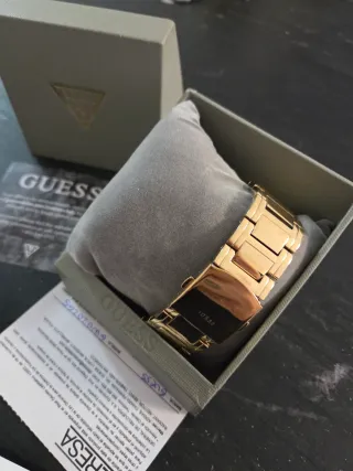 Reloj Guess Dorado con Cristales