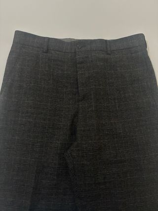 Pantalón gris a cuadros de Zara