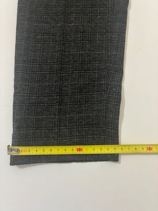 Pantalón gris a cuadros de Zara