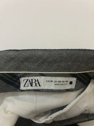 Pantalón gris a cuadros de Zara