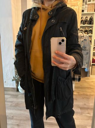 Gabardina juvenil casual negra